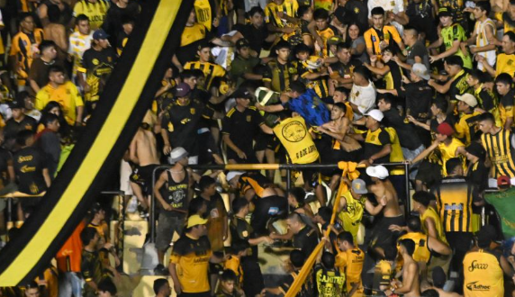 Viralizan videos de violentos enfrentamientos entre los hinchas de Mitre