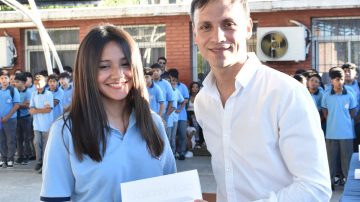 Estudiantes de Fernández arrancaron el ciclo lectivo con tablets