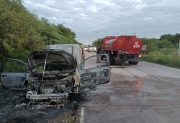Juntada termina mal: bebía alcohol con su amigo, se pelearon y le prendió fuego la camioneta