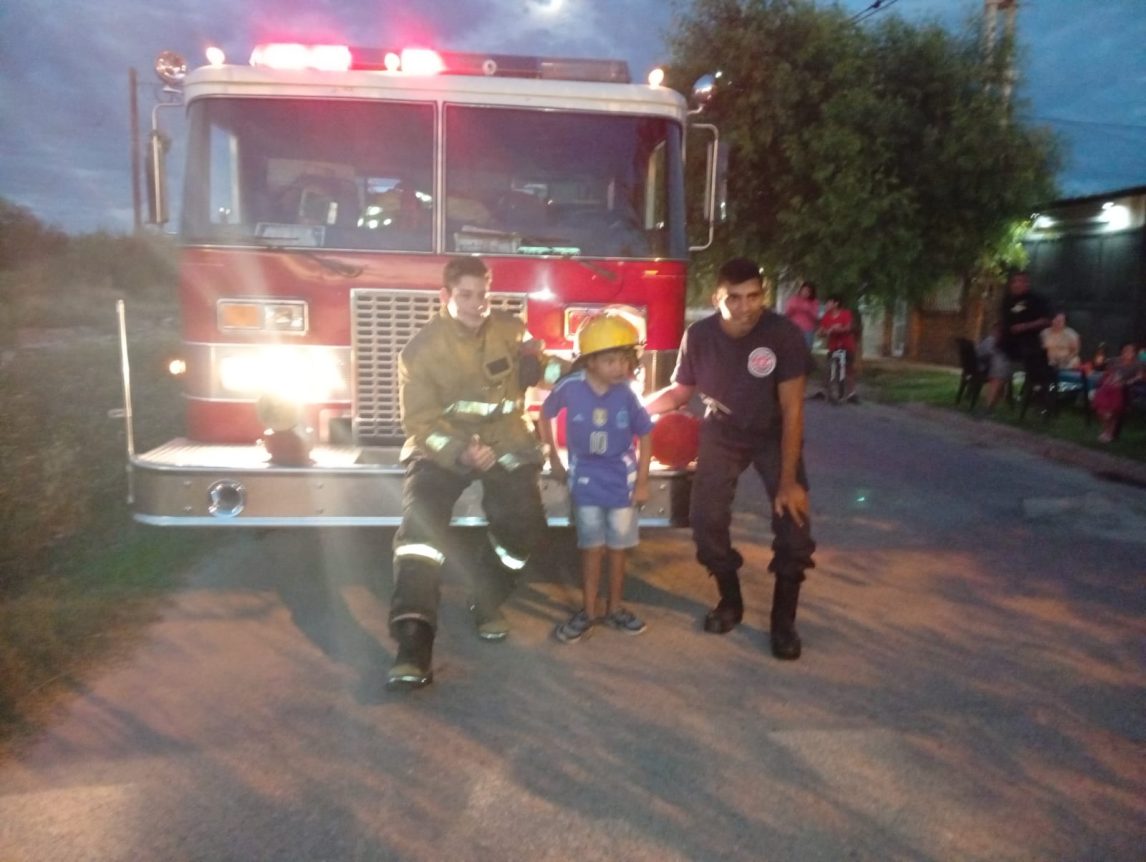 EMOTIVO VIDEO: Un niño con cardiopatía celebró su cumpleaños con los Bomberos Voluntarios