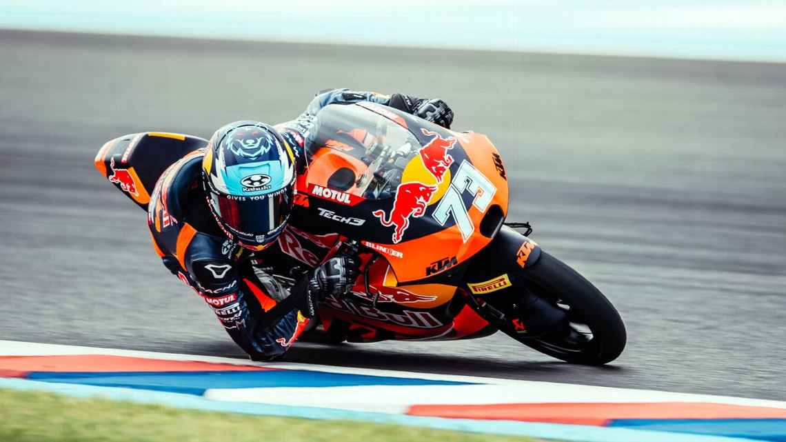 Valentín Perrone cumple en el último libre de Moto3 en el Circuito Internacional de Termas