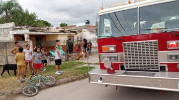 FOTOS: El fuego tomó la cocina de una vecina del 8 de Abril y casi se propaga por toda la casa