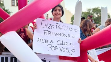 GALERÍA DE FOTOS: Hinchas santiagueños recibieron al plantel de River Plate con mucho color y alegría