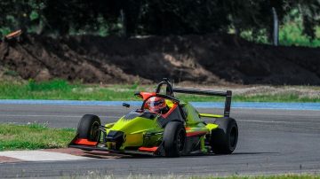Podio de Jorge Bruno en la carrera 1 de la Formula Renault Plus