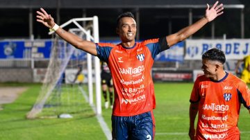 Sarmiento volvió a La Banda con una goleada sobre Crucero del Norte