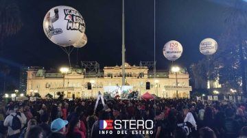 IMÁGENES: Plaza de Mayo es el centro de una masiva vigilia en la previa al Día de la Memoria