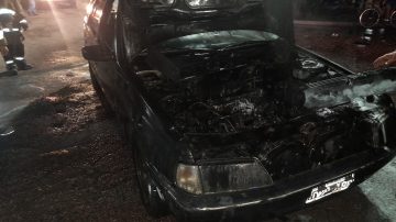 FOTOS: Un auto con GNC se prendió fuego y fue sofocado a tiempo