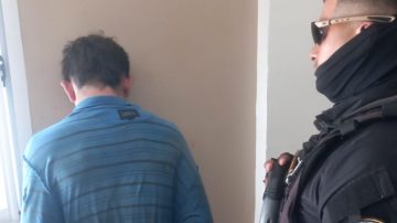 Detienen a un hombre que encerró a su esposa y le realizó cortes en el cuerpo con un cuchillo