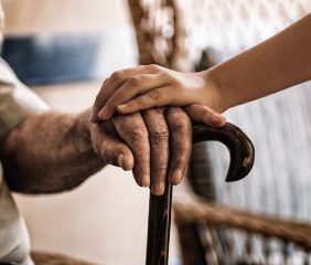 Adultos mayores a la deriva: “Hay un nivel de deshumanización muy grave en el PAMI”