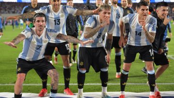 Argentina festejó el pasaje al Mundial 2026 con una paliza histórica sobre Brasil