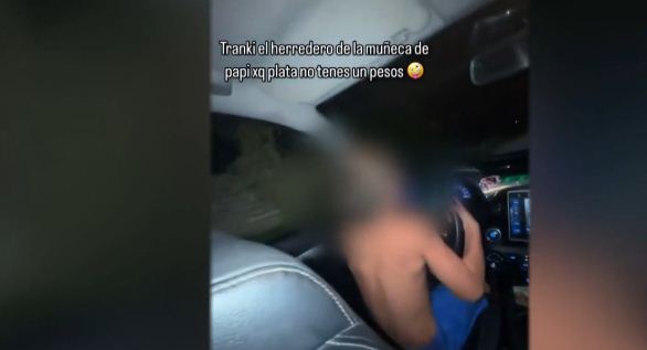 VIDEO. Un hombre grabó a su hijo de 7 años conduciendo su auto: “El heredero”