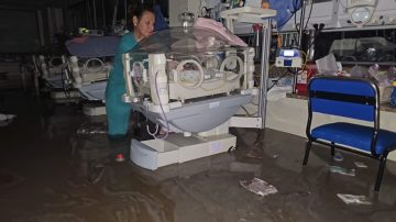 VIDEO: Inundación extrema en Bahía Blanca obligó a evacuar bebés recién nacidos del hospital