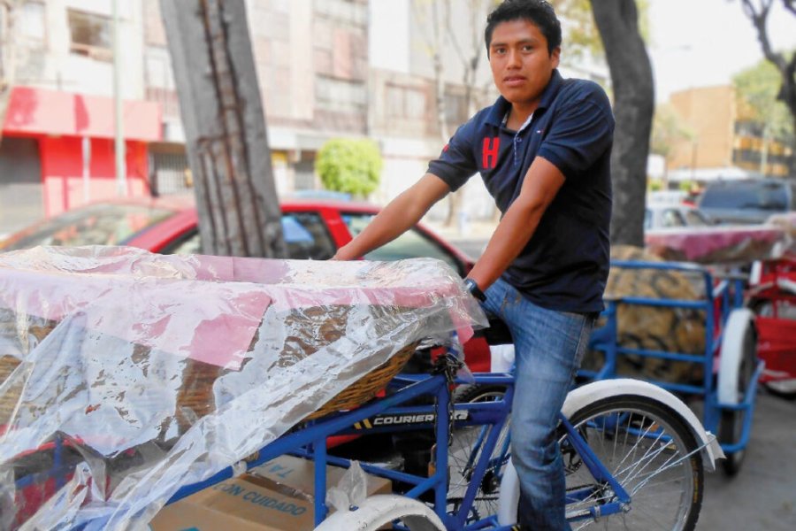 Le robaron la bici mientras vendía panes y pide ayuda para recuperarla