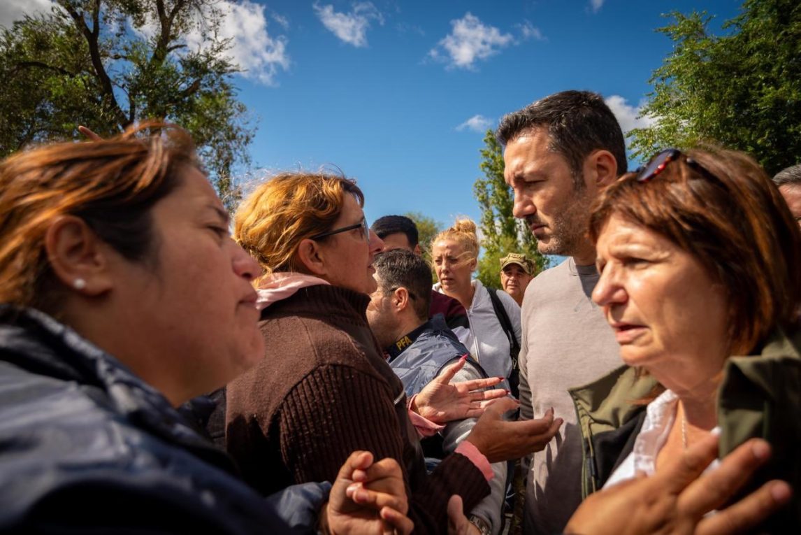 VIDEO. “Perdimos todo, andate hijo de p…”: Vecinos echaron a Bullrich y Petri en Bahía Blanca
