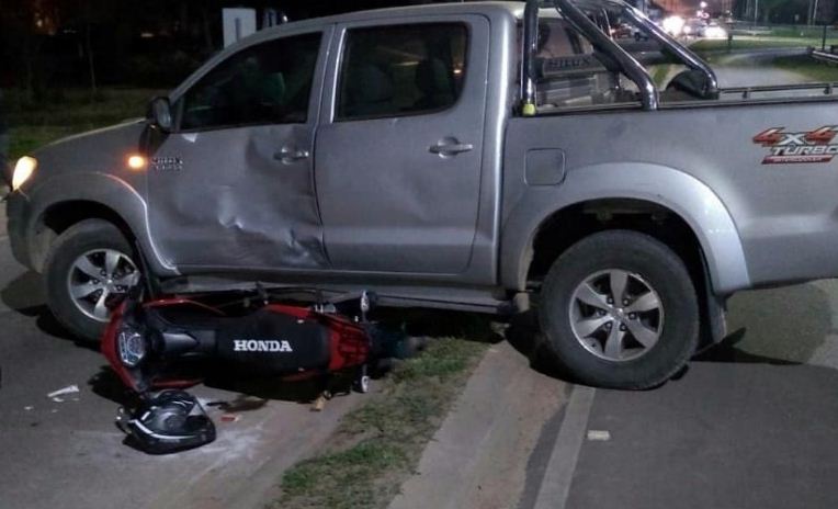 Consternación: una camioneta conducida por un adolescente embistió y mató a una joven en Frías
