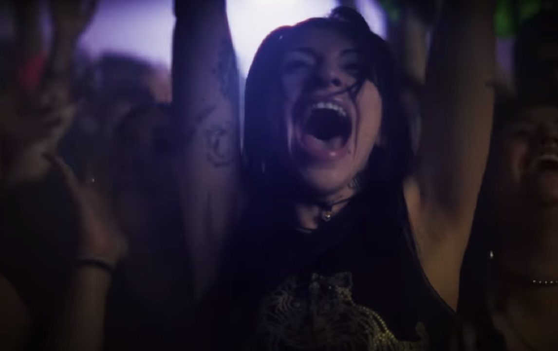 Cazzu lanzó “Con otra”, la canción que la une a Karina, Rocío Quiroz y Chili Fernández