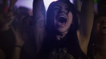 Cazzu lanzó “Con otra”, la canción que la une a Karina, Rocío Quiroz y Chili Fernández