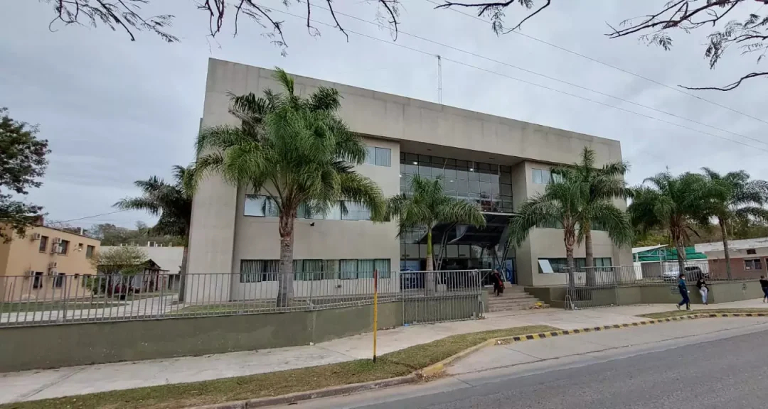 Lo condenaron a 14 años de cárcel por abusar de la hija de su pareja