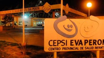 Adolescente iba en moto con su mamá, se desvaneció y cayó a la cinta asfáltica