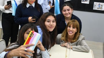 Claudia de Zamora: “Es un emblema educativo de mi querida ciudad de La Banda”