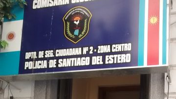 Una pareja le sustrajo a un niño un carrito con productos de pastelería