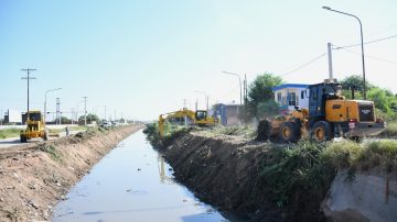 Obras Públicas de Capital realiza despeje y limpieza de los desagües del sur de la ciudad