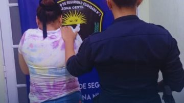 Mujer trató de burlar a la policía para complacer el pedido de su esposo y acabó detenida