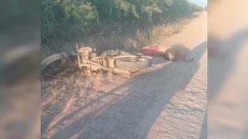Hallan inconsciente y malherido a un motociclista en un camino vecinal