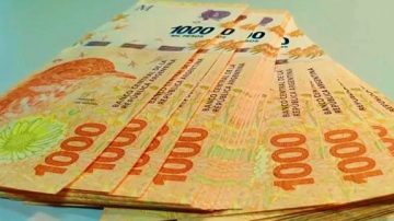 Quiso pasar desapercibido con 19 millones de pesos falsos pero una mala maniobra lo dejó en evidencia