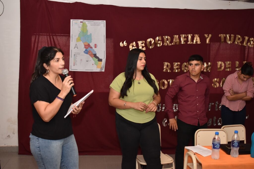 Estudiantes de Fernández presentaron un proyecto sobre la Mesopotamia Santiagueña