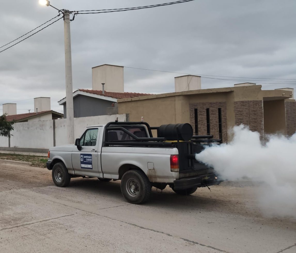 En la ciudad de Santiago del Estero se intensifica la fumigación para frenar plaga de mosquitos