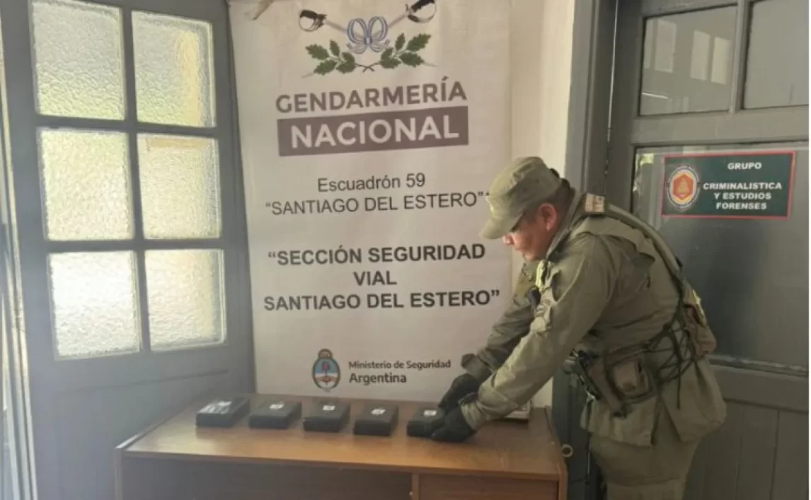 Detectan a dos bolivianos con más de 6 kilos de cocaína en un micro de larga distancia