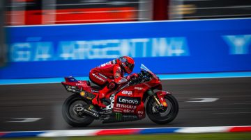 Marc Márquez arrasa en Las Termas: pole histórica y récord bajo el 1:37 en pista