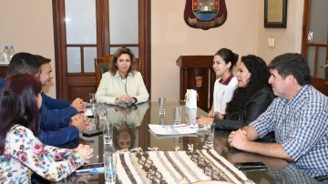 La intendente Fuentes recibió a la atleta Valentina Pérez quien integrará la selección nacional juvenil de hockey