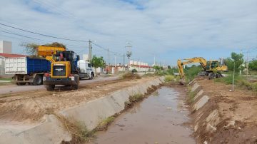 Obras Públicas de la Capital trabaja en la limpieza y mantenimiento de desagües de las zonas sur y oeste