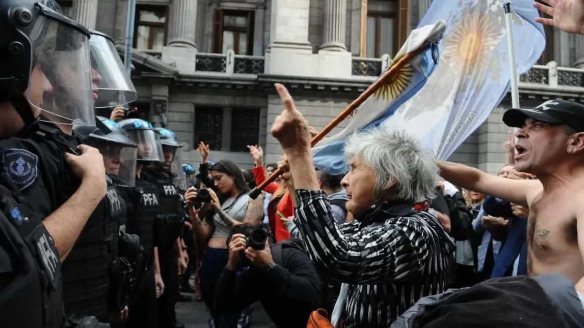 El Gobierno afronta otra marcha y refuerza el operativo en los alrededores del Congreso