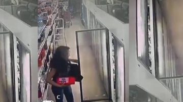 Conocida mechera se roba una barra de queso en menos de 10 segundos