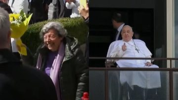 Quién es la mujer de las flores amarillas que acaparó la atención del Papa Francisco