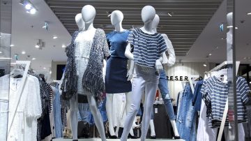 Ropa y calzado: Para frenar el alza de precios locales, reducirán aranceles a la importación