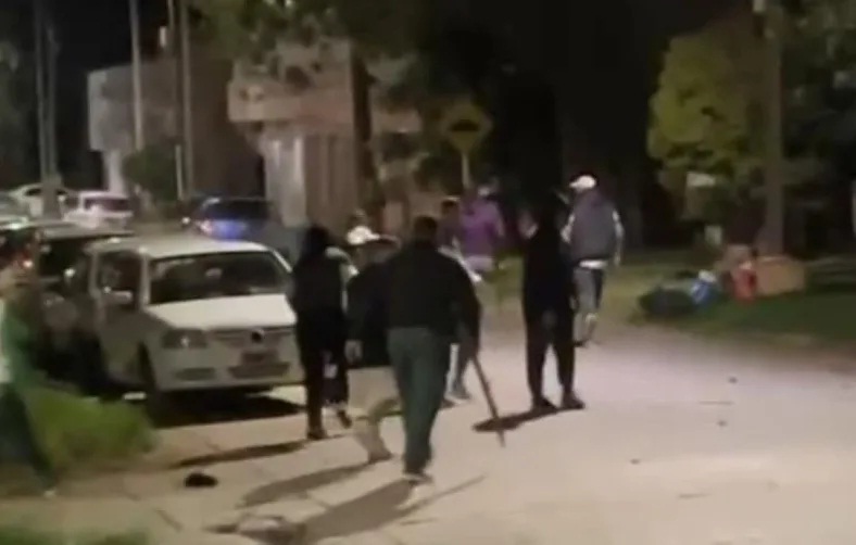 “Sucedió lo que era un secreto a voces”: tres heridos graves por el enfrentamiento de “barras” de Sarmiento de Junín