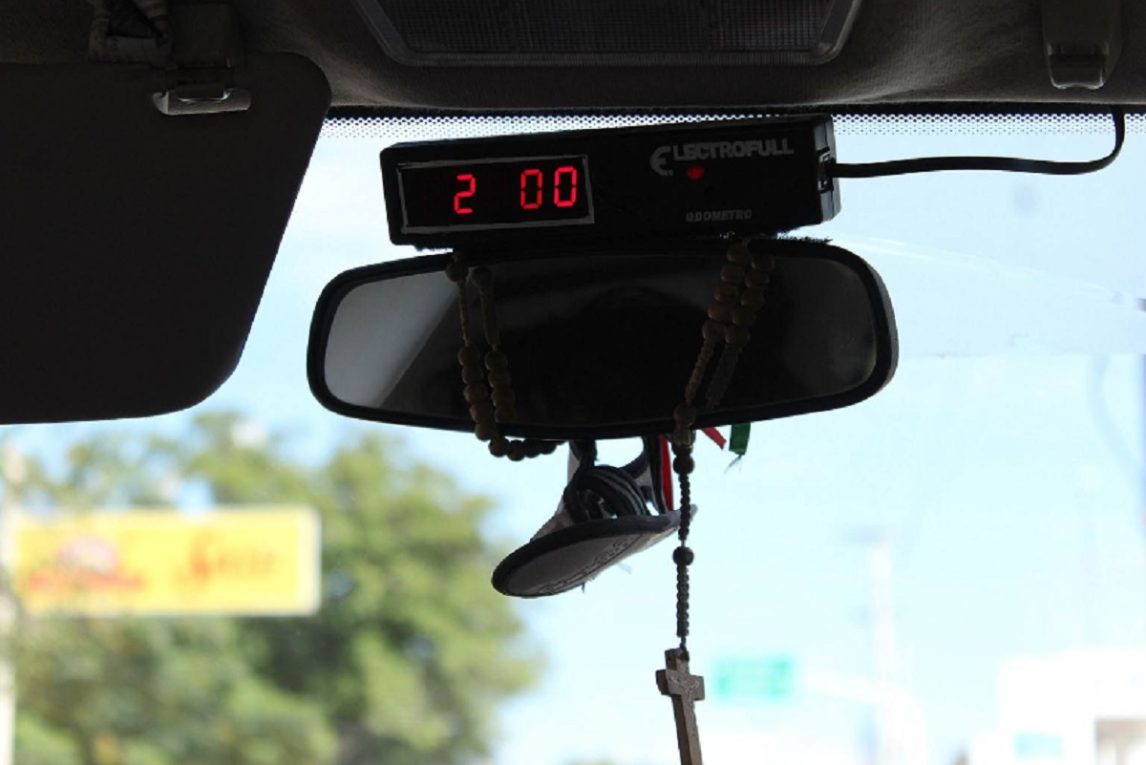 A punta de cuchillo, delincuentes asaltaron a un taxista que finalizaba un viaje