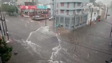 VIDEO. Córdoba también quedó bajo agua: una tormenta dejó a la ciudad colapsada