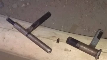 Un adolescente fue emboscado por una patota que le disparó con una tumbera y lo hirió en sus piernas