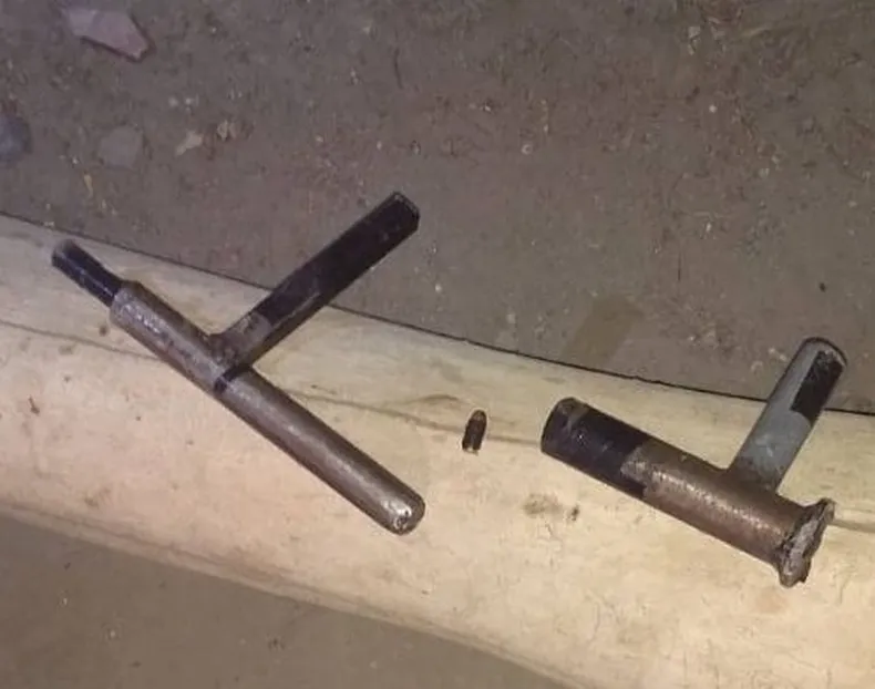 Un adolescente fue emboscado por una patota que le disparó con una tumbera y lo hirió en sus piernas