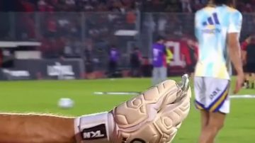 VIDEO. Bombas de estruendo y un corte en el cuello: violencia en la previa de Boca-Newell’s