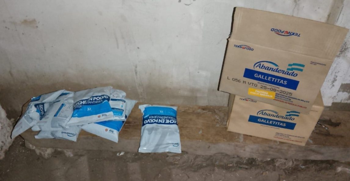 Utilizando a un menor como ayudante, un hombre robó leche y mercadería desde una escuela