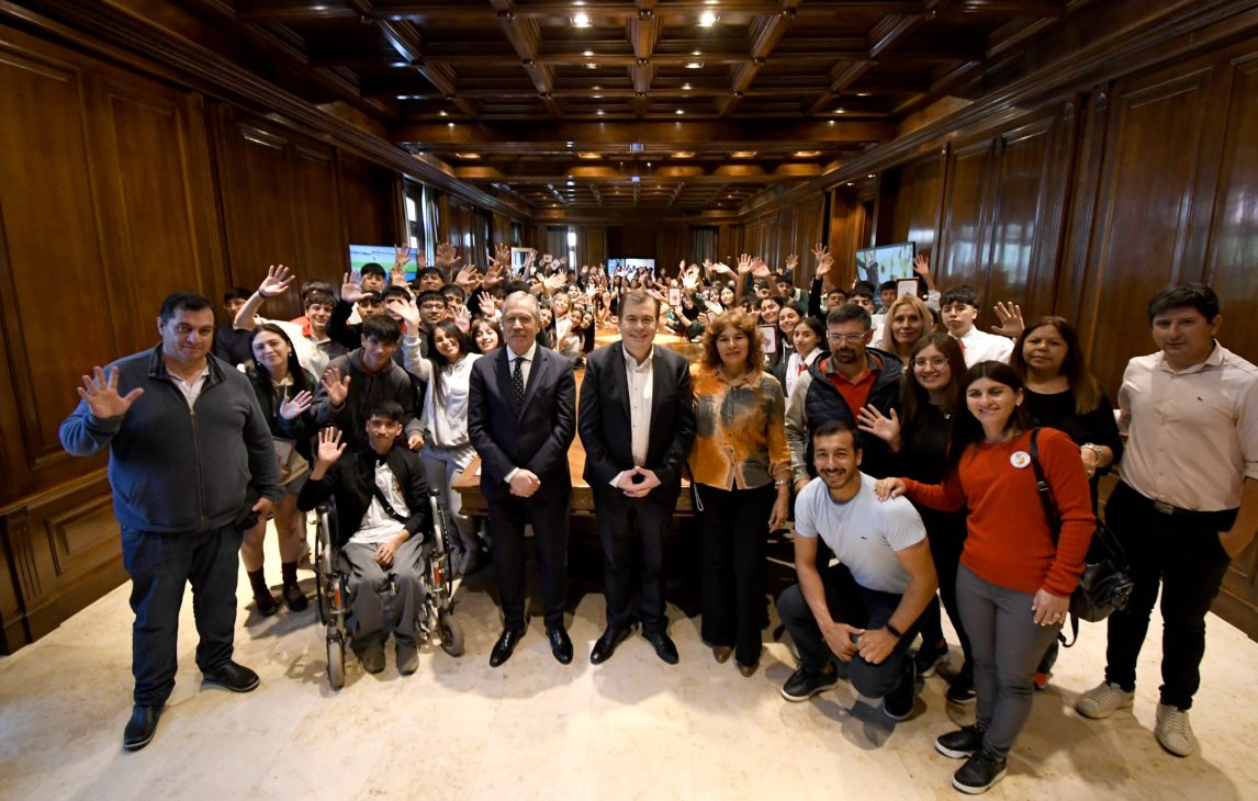 Estudiantes de Los Juríes y Loreto visitaron la Casa de Gobierno