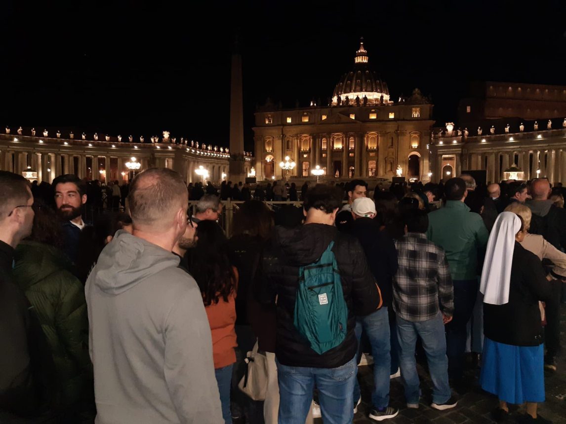 Más de 50 mil personas despidieron al Papa Francisco en las primeras 24 horas