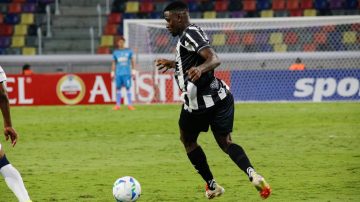 Central Córdoba cayó en casa ante Huracán, pero sigue con vida en la tabla