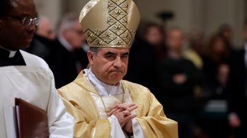Una semana para el cónclave: Angelo Becciu, el cardenal vetado por el papa Francisco, renunció a participar